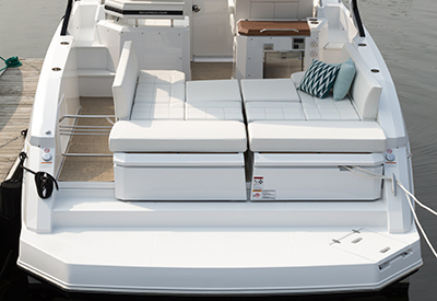 Cruisers Yachts 390 Express Coupe seat position 3