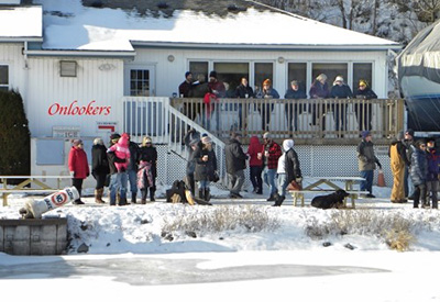 Onlookers at PEYC Chili Bonspiel